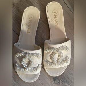 CHANEL White Pearl Sandals